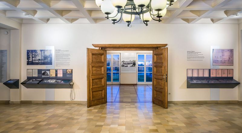 Ausstellung "Die Zentrale des KZ-Terrors" im ehemaligen Gebäude der "Inspektion der Konzentrationslager, 2013 (Foto: Friedhelm Hoffmann)
