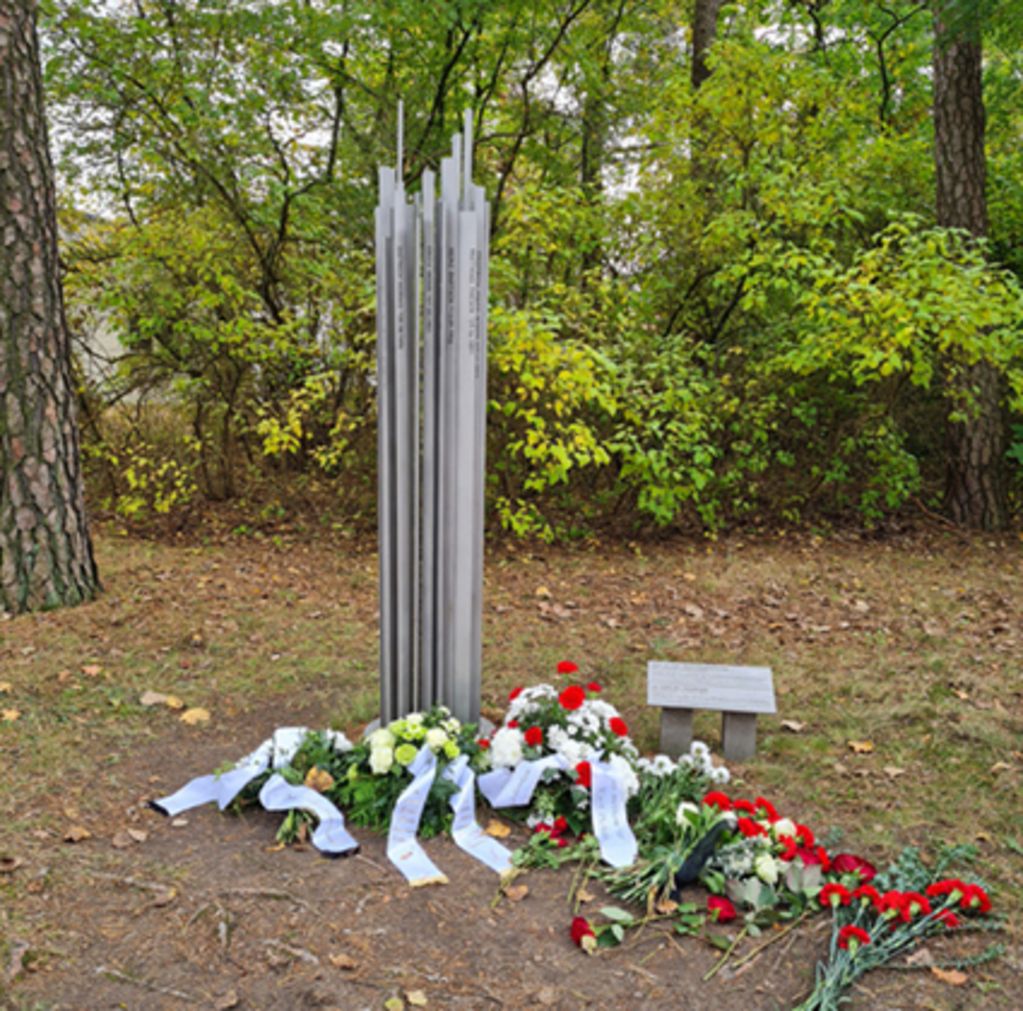 Denkmal „Klang der Erinnerung“, das den 27 Ermordeten gewidmet ist, © Gedenkstätte Sachsenhausen