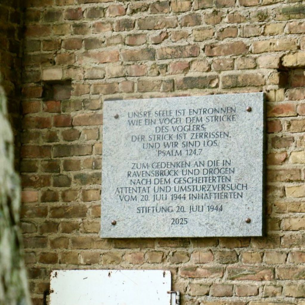 Einweihung einer Neuer Gedenktafel für Angehörige des 20. Juli 1944