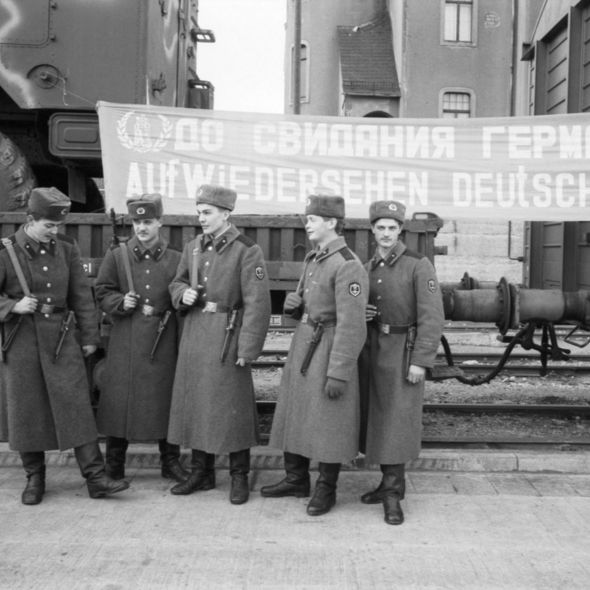 Soldaten der WGT vor der Heimreise. Foto: Detlef Steinberg, © Museum Berlin-Karlshorst Soldaten der WGT vor der Heimreise. Foto: Detlef Steinberg, © Museum Berlin-Karlshorst