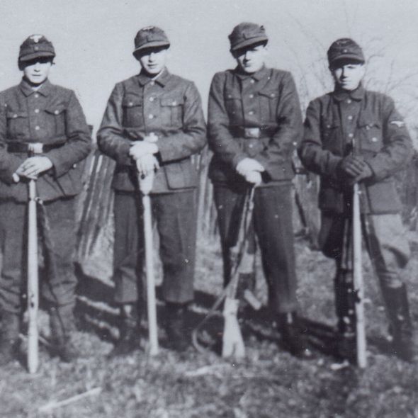 Jugendliche im HJ-Volkssturmlager Lieberose, April 1945. (Stadtgeschichtliche Sammlung Lieberose)