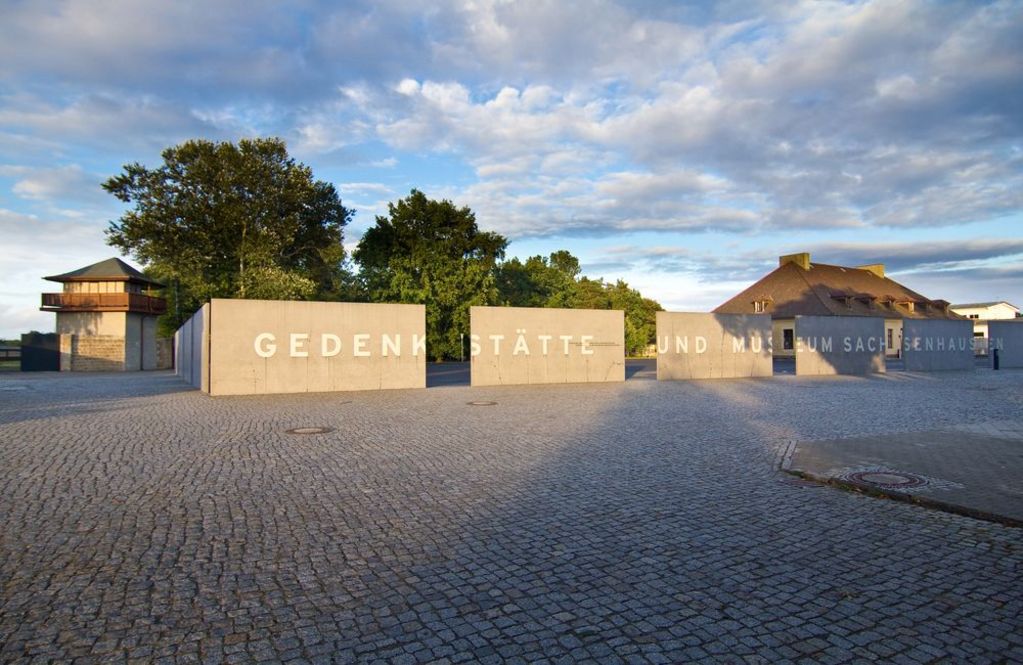 Eingang der Gedenkstätte an der Straße der Nationen (Foto: Lars Wendt)