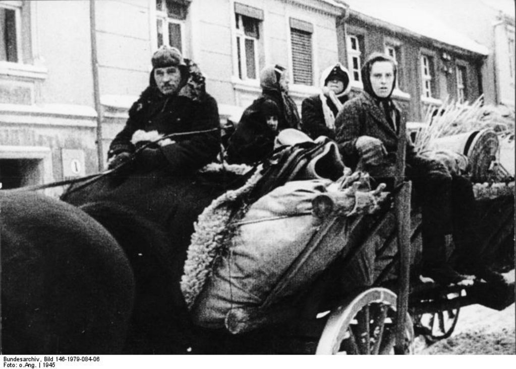 Fluchtlingstreck 1945, Bundesarchiv, CC-BY-SA 3.0, keine vorg. Änderungen; https://creativecommons.org/licenses/by-sa/3.0/de/deed.en