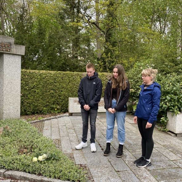 Friedhof Parchim: Schüler des Eldenburg-Gymnasiums Lübz, 5. mai 2020