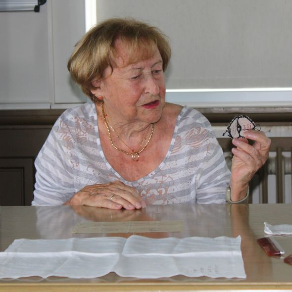 Leonore Belotti übergab 2016 zahlreiche Erinnerungsstücke aus dem sowjetischen Speziallager Sachsenhausen an die Gedenkstätte