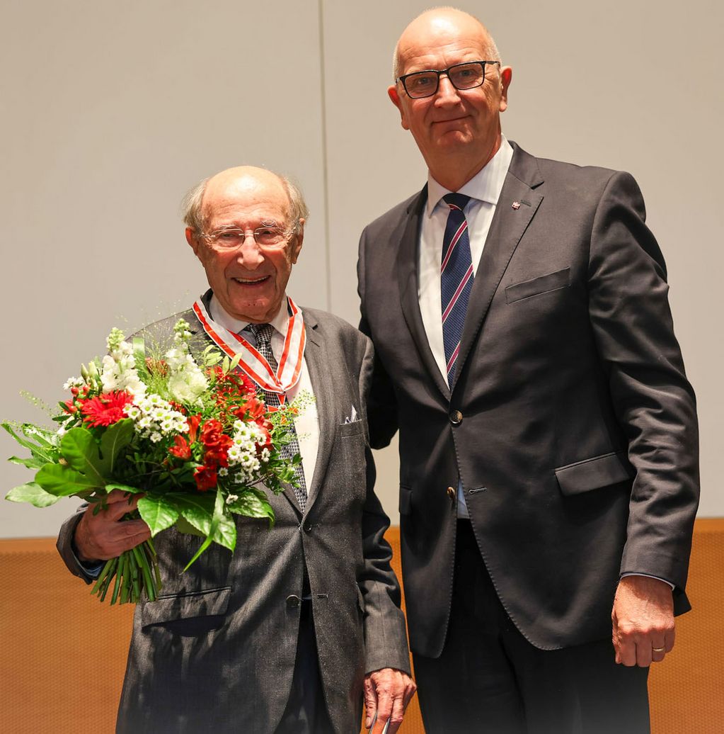Richard Fagot und Ministerpräsident Dietmar Woidke bei der Ordensverleihung (Foto: Staatskanzlei)