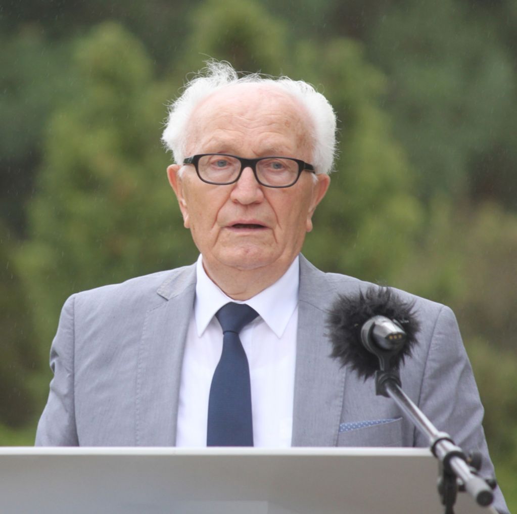 Günter Wetzlaugk 2019 bei einer Ansprache in der Gedenkstätte Sachsenhausen (Foto: Manuela Kichhoff)
